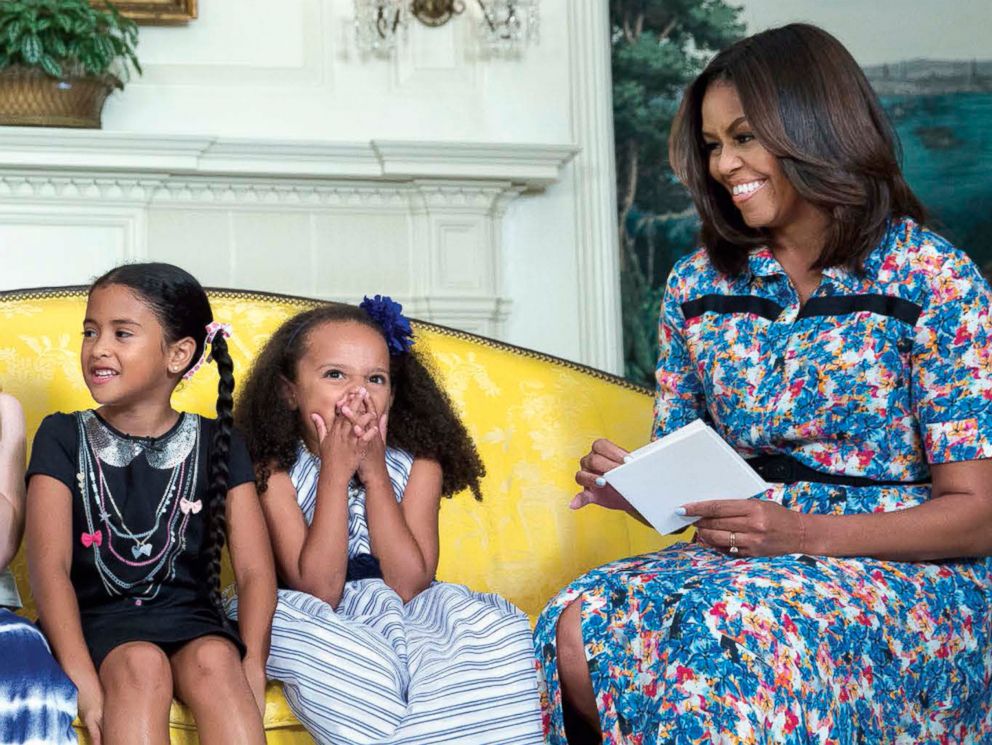 PHOTO: Michelle Obama received travel advice from girls during a taping for Cosmopolitan in the Diplomatic Reception Room, June 22, 2016.