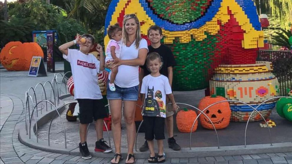 PHOTO: Shannon Geise, 31, of Phoenix, Arizona, seen with four of five of her children, Devon, 11, Dominik, 9, Damen, 5 and Olivia, 1 year.