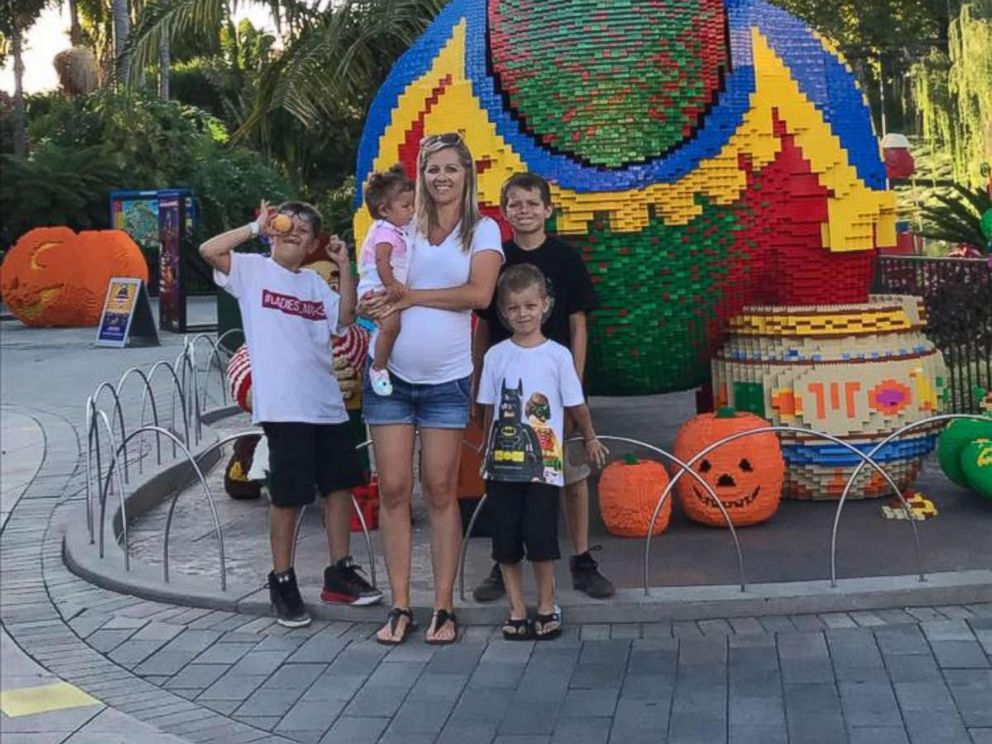 PHOTO: Shannon Geise, 31, of Phoenix, Arizona, seen with four of five of her children, Devon, 11, Dominik, 9, Damen, 5 and Olivia, 1 year.