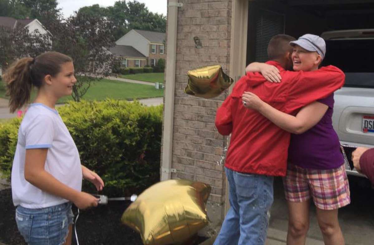 PHOTO: Amy Kleiner was surprised by her best friend, Tera Kiser, with a neighborhood parade to celebrate her last chemo treatment.