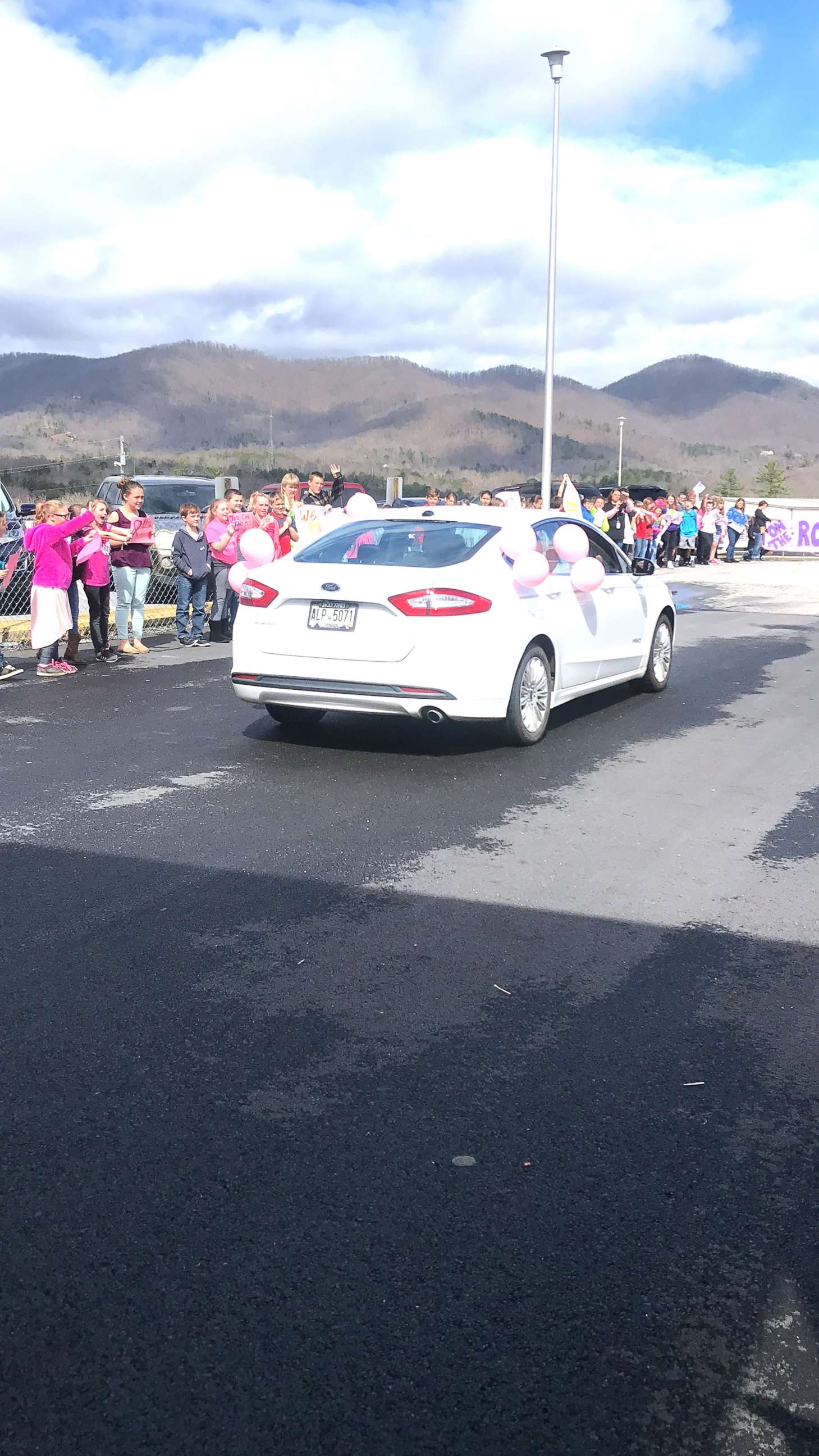 PHOTO: On Monday, students and staff at Union County Elementary School in Georgia, gathered to cheer on principal Patricia Cook as she went to her final treatment for breast cancer.