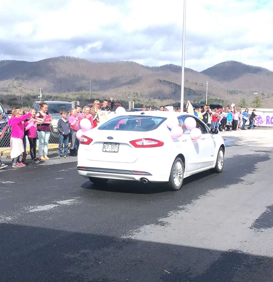 PHOTO: On Monday, students and staff at Union County Elementary School in Georgia, gathered to cheer on principal Patricia Cook as she went to her final treatment for breast cancer.