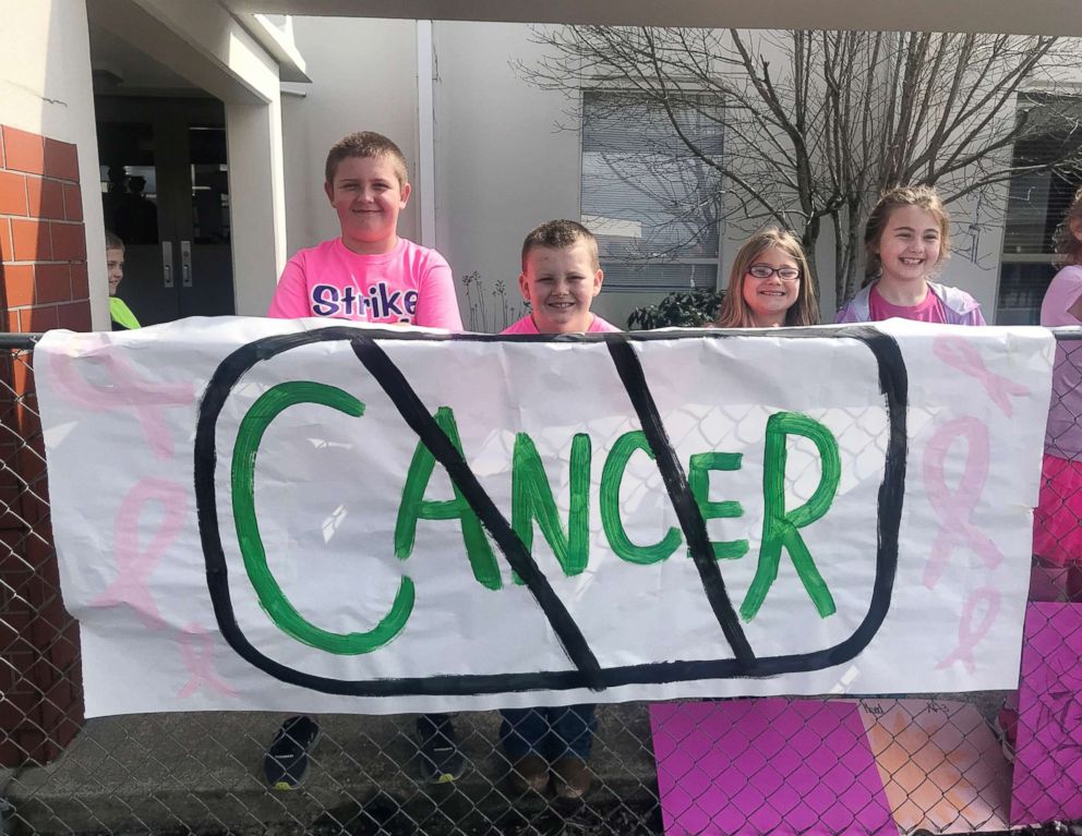 PHOTO: On Monday, students and staff at Union County Elementary School in Georgia, gathered to cheer on principal Patricia Cook as she went to her final treatment for breast cancer.