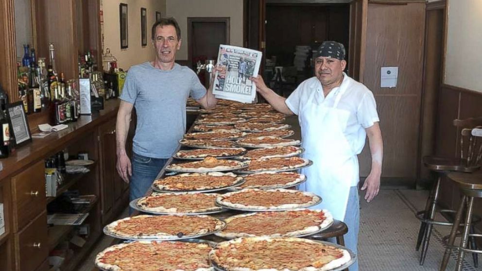VIDEO: Famous NYC pizzeria cooks up 350 pies a day for cross-country delivery