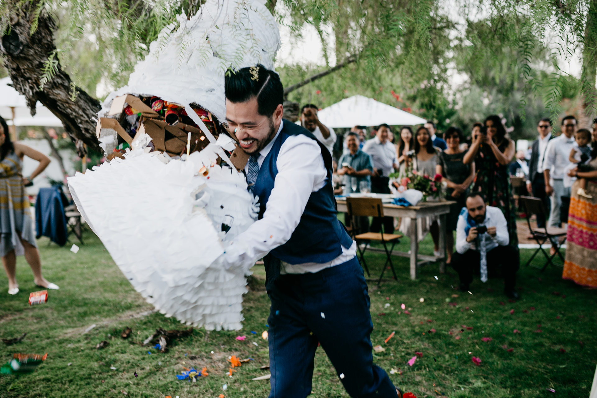 PHOTO: Karen Chan and Clayton Lee wed, May 13, 2017, in Palm Springs, Calif. Instead of a traditional wedding cake, the two had a wedding cake piñata.