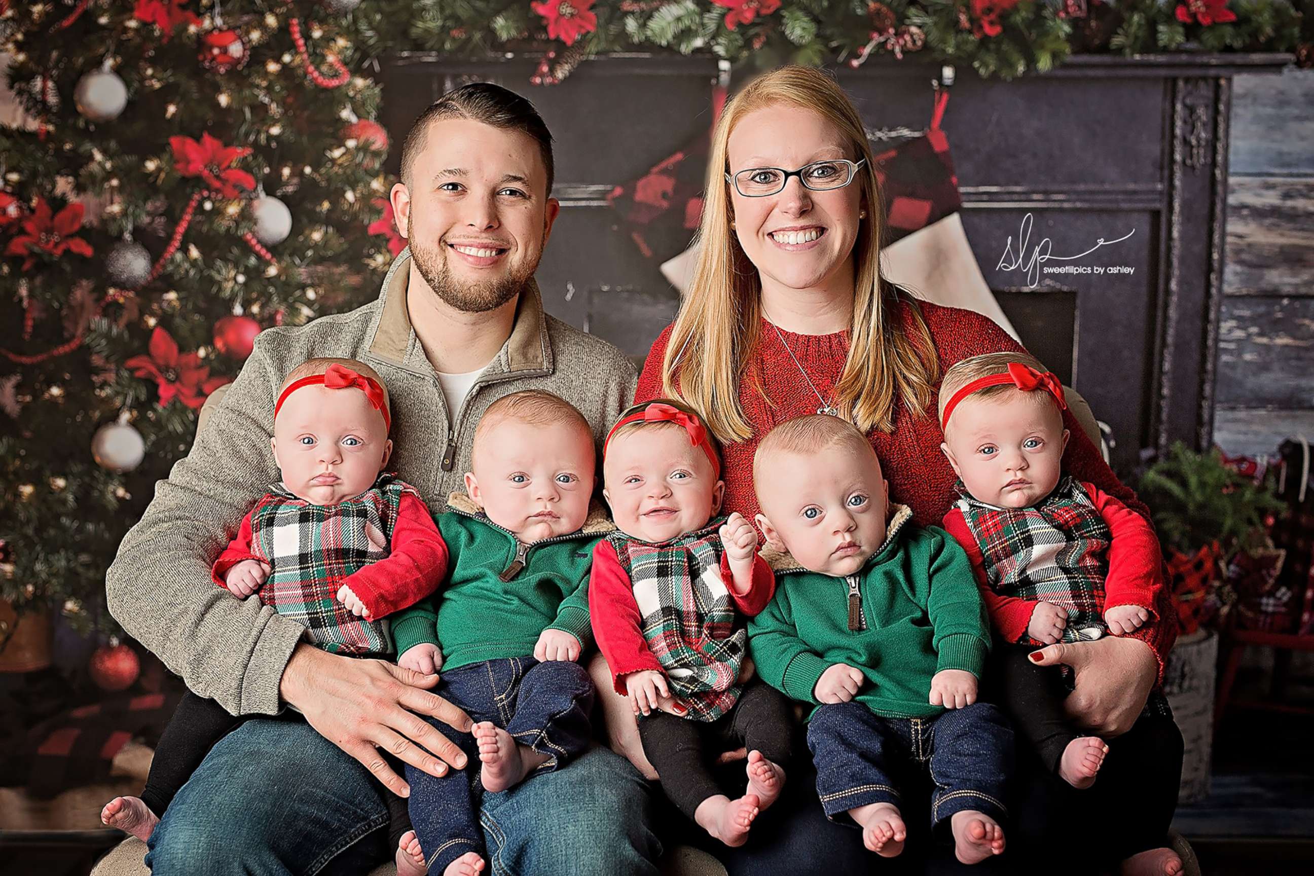 PHOTO: Briana and Jordan Driskell pose with their 6-month-old quintuplets during a November 2017 photo shoot.