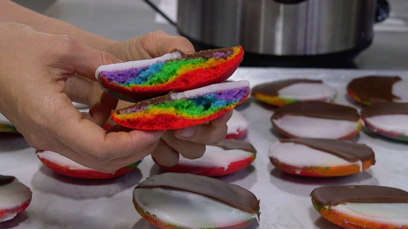 PHOTO: Break open these cookies for a surprise rainbow inside.