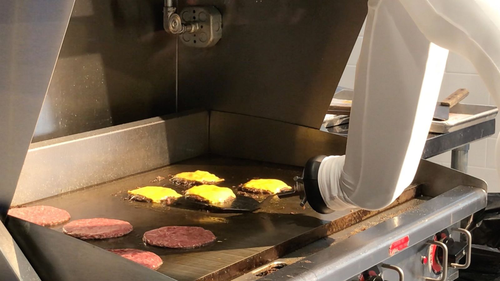 PHOTO: Robotic kitchen assistant cooks hamburgers by monitoring each one in real-time.