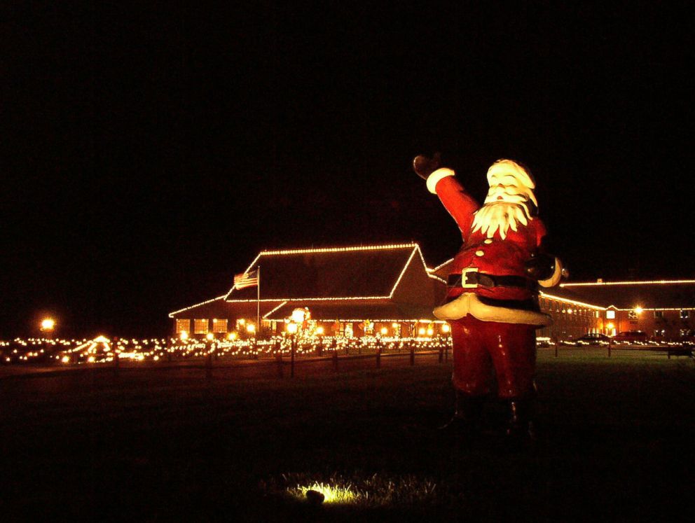 PHOTO: A statue of Santa Claus welcomes visitors in Santa Claus, Ind.