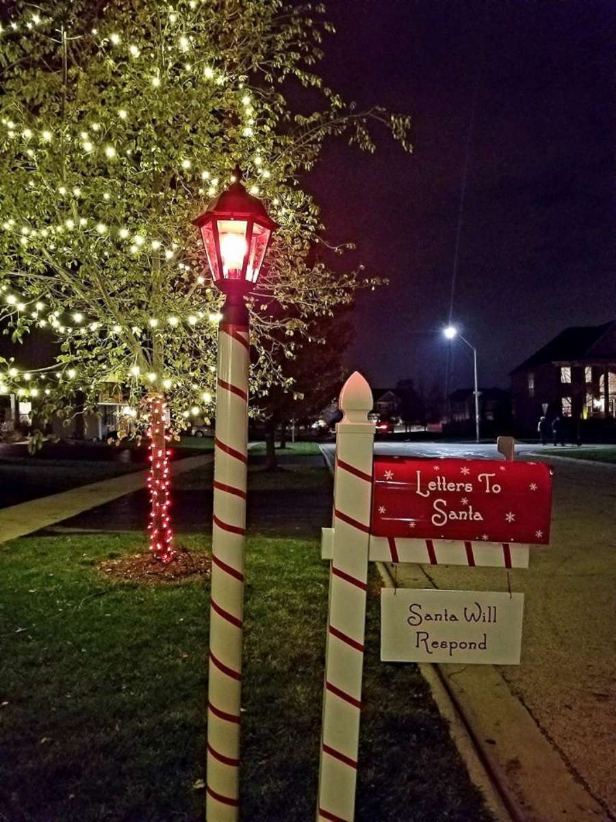 PHOTO: Shawna and Gregg Calvert's Letters to Santa mailbox in Bolingbrook, Ill., is spreading Christmas cheer to children far and near. 