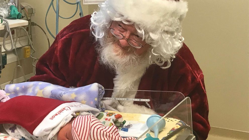 premature-babies-get-1st-photos-with-santa-claus-abc-news