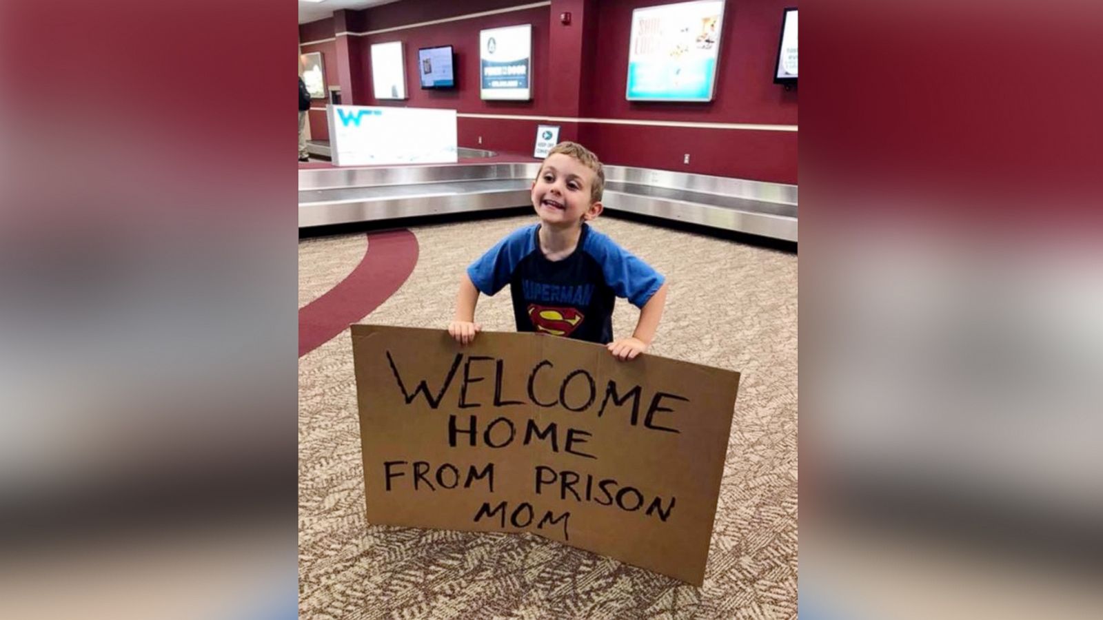 PHOTO: Daimen Nielsen, 4, greeted his mom Barbara Nielsen at Fort Smith Regional Airport in Arkansas with a sign that read, "Welcome Home From Prison Mom."