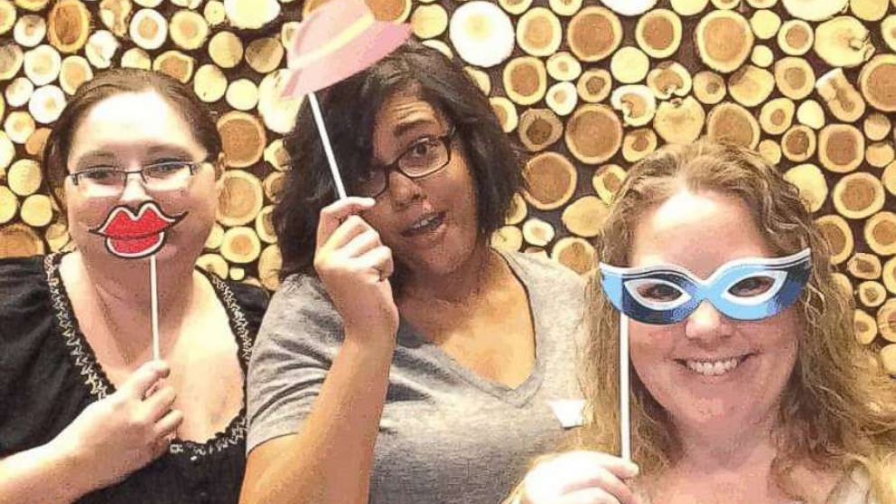 MOMnation, an Arizona-based parenting group, hosted a speed dating night where women gathered in search of their perfect mommy friend. 