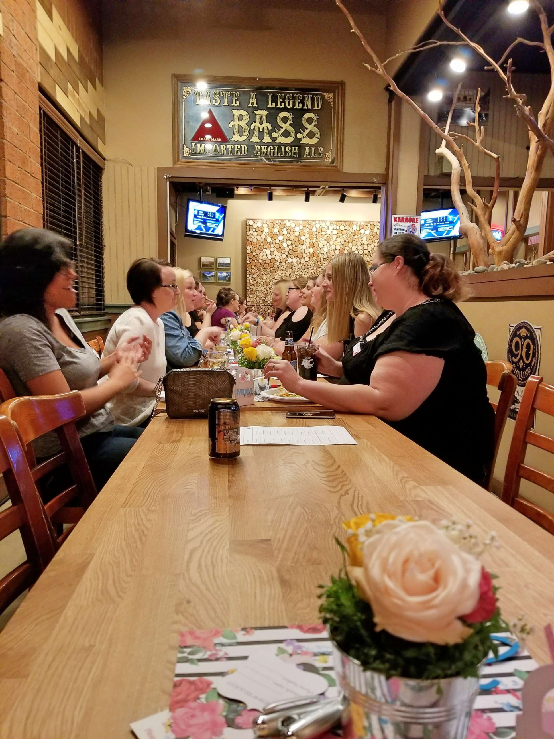 PHOTO: Women gather on March 30, 2018 at a Phoenix-area restaurant called Boulders on Southern to enjoy appetizers and timed icebreaker conversations with other moms. 