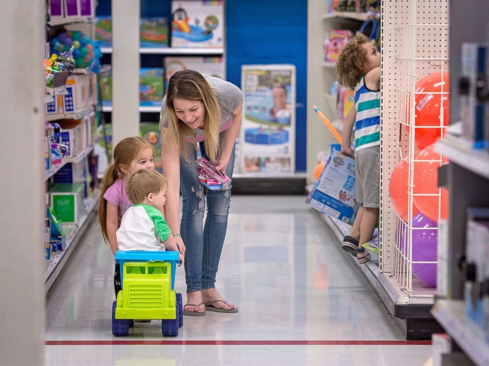 PHOTO: Photographer Giedre Gomess photo series on stay-at-home moms shines a light on what its like to be one.