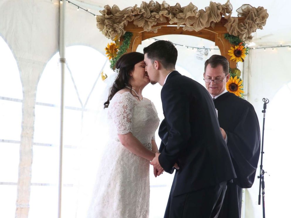 PHOTO: Jennifer Jensen, 24, and Bill Jensen, 27, kiss after being married by Judge Chris Wilton.