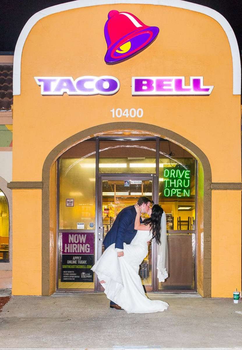 PHOTO: Skylain and Jeffery Clarke took wedding photos at Taco Bell after their Sept. 29 nuptials in St. Augustine, Fla.