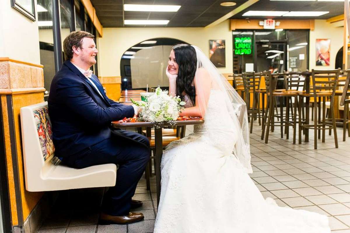 PHOTO: Skylain and Jeffery Clarke took wedding photos at Taco Bell after their Sept. 29 nuptials in St. Augustine, Fla.