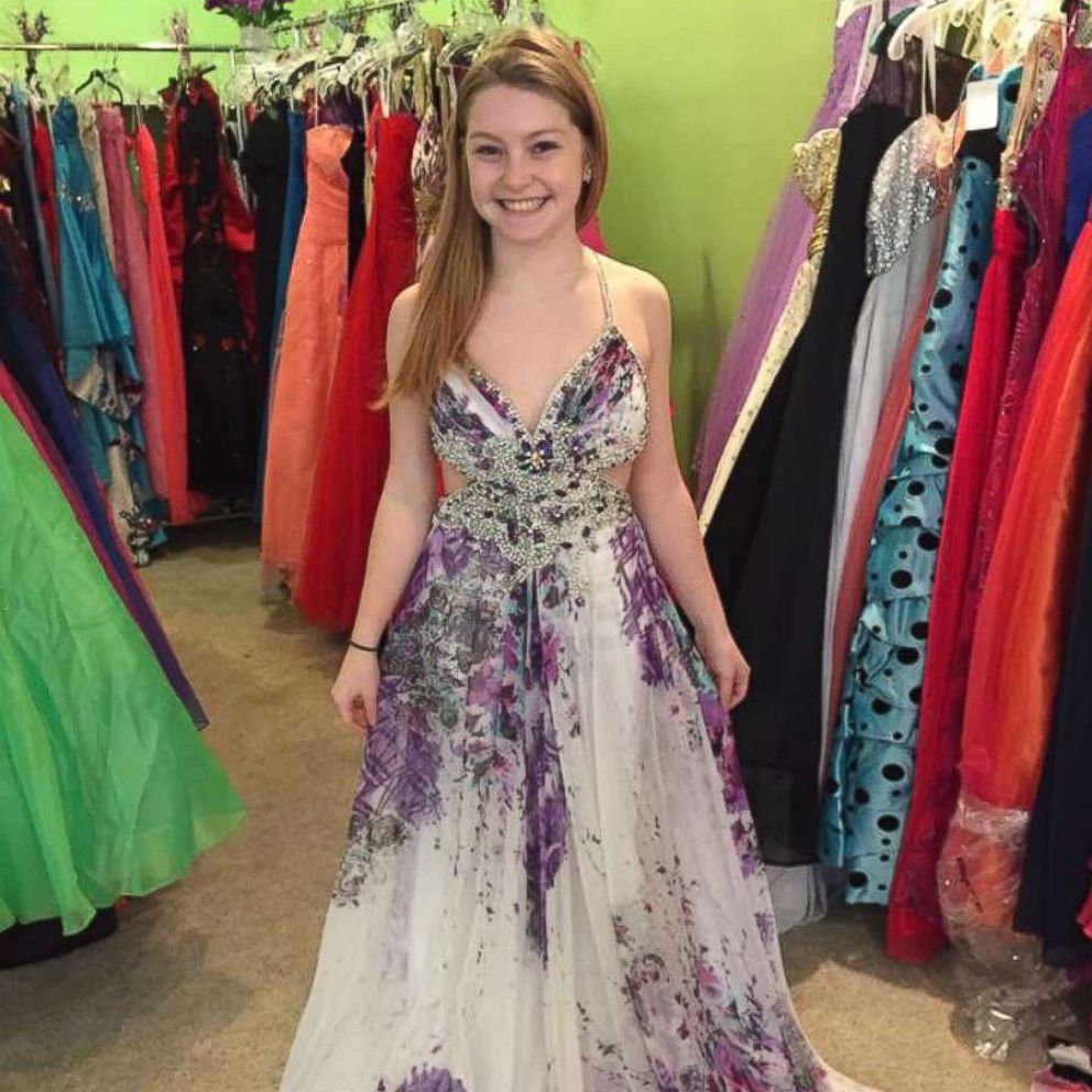 VIDEO: 1,000 girls dressed for prom in the memory of one