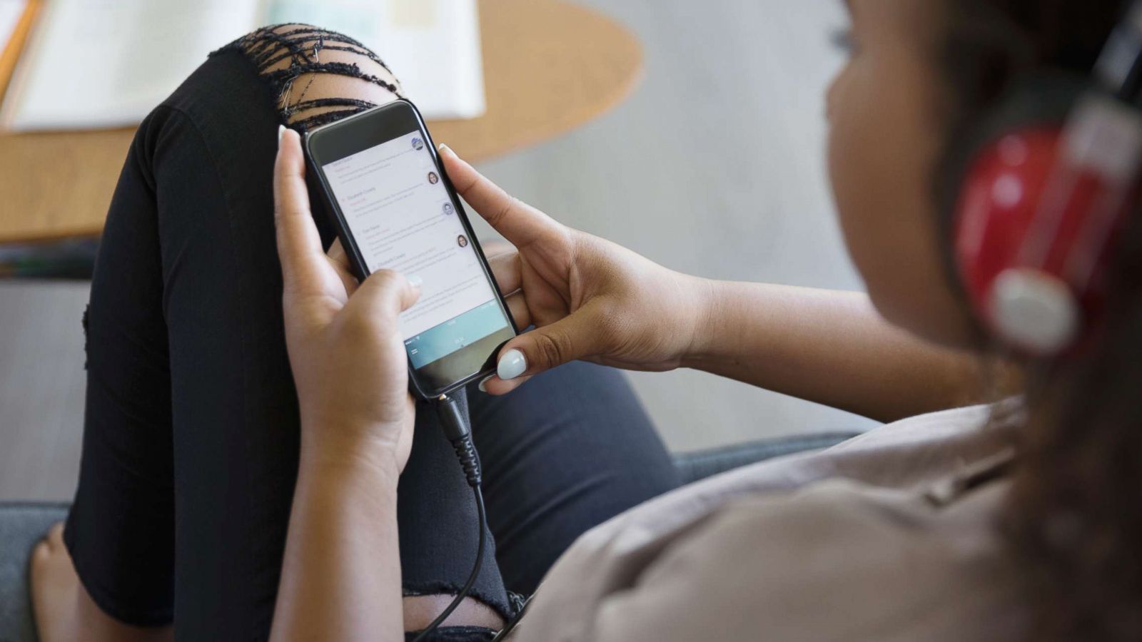 PHOTO: A teenage girl uses social media in an undated stock photo.