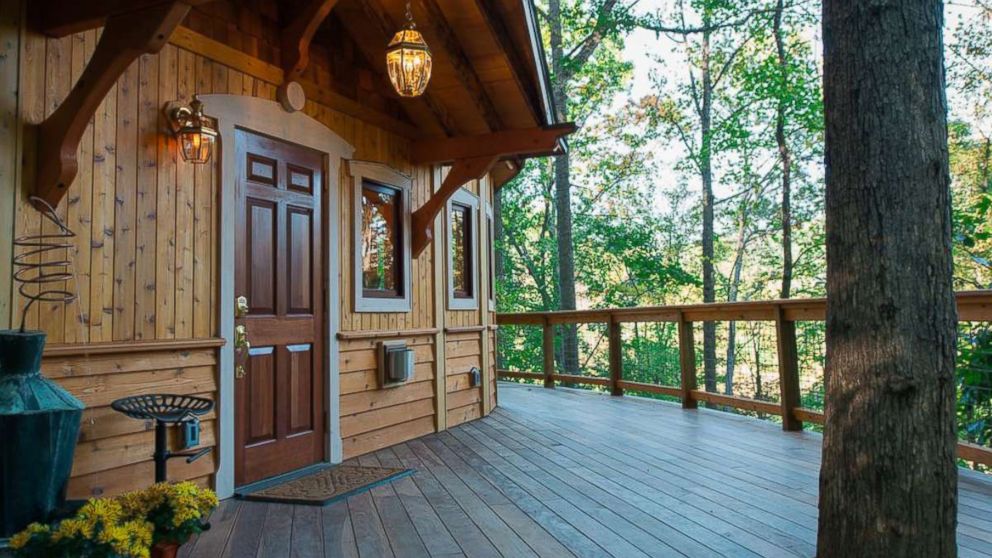 This charming 650 square foot tree house in Asheville, North Carolina features a breathtaking view of the mountains.