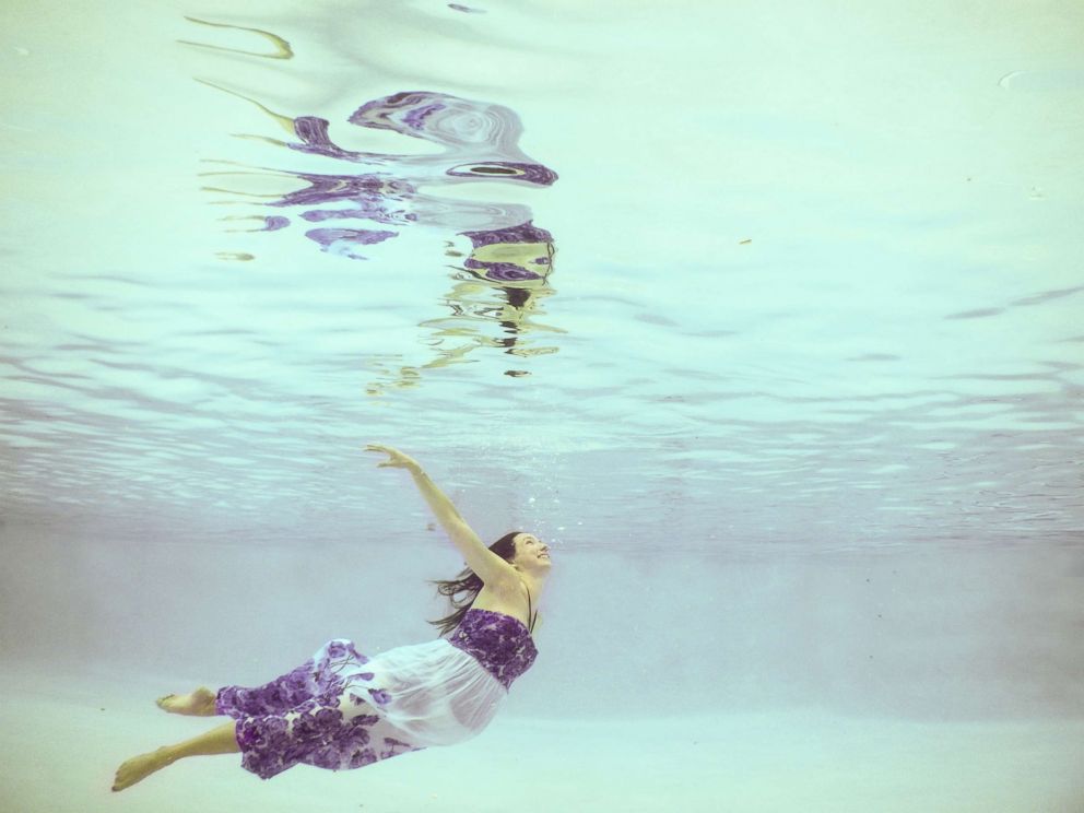 PHOTO: The photographer's sister-in-law Suzanne Pickens posed underwater for a maternity photo session in Florida on June 29.