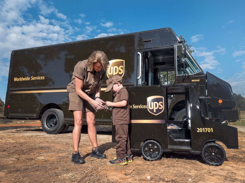 PHOTO: James Walker, 5, and the driver on his route, Kellie Martin, have formed an undeniable bond.
