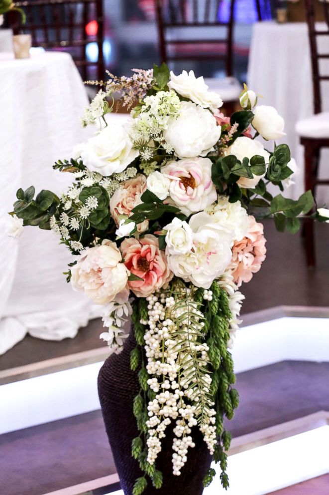 PHOTO: Don't be afraid to go big with large urns filled with your favorite floral. 