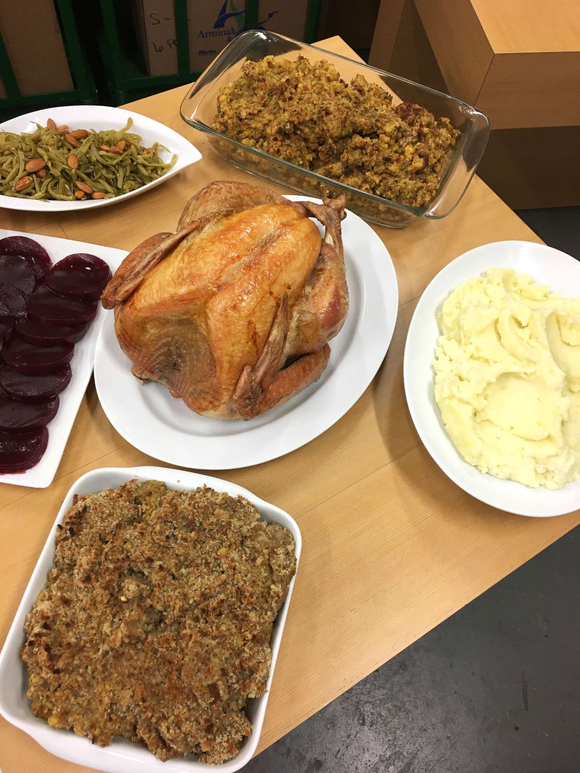 PHOTO: "Good Morning America" tried out a prepared meal for Thanksgiving dinner from Walmart.
