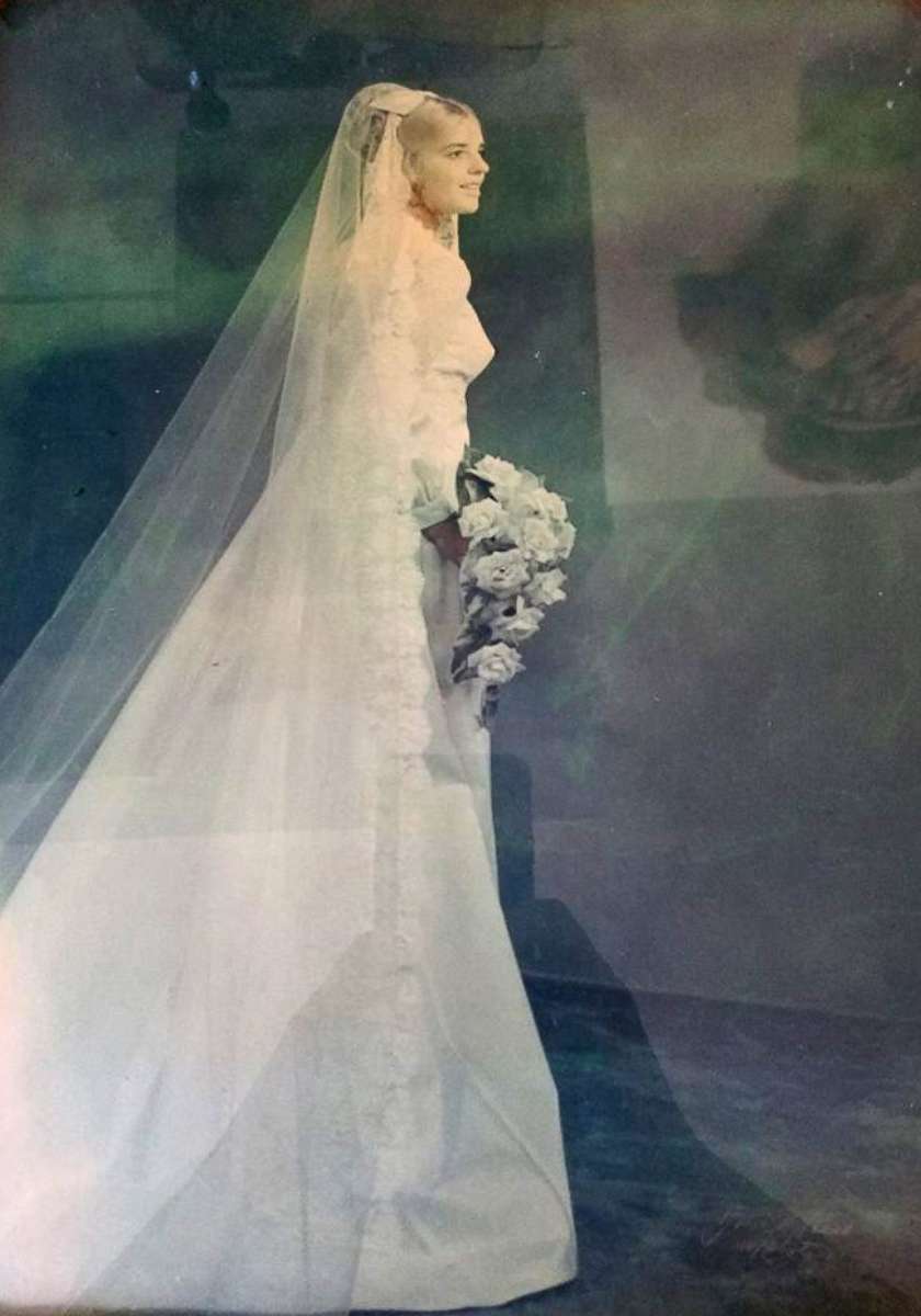 PHOTO: Kim Peck's mother, Linda Hook, on her wedding day in 1970.
