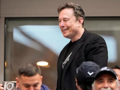 United Airlines will offer free internet on flights using service from Elon Musk's SpaceX