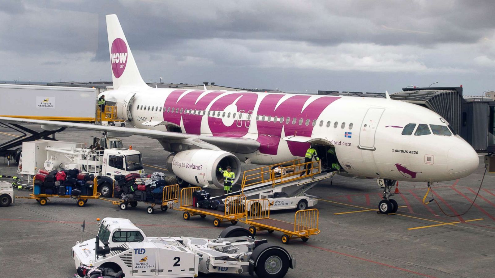 PHOTO: An Airbus A320 jetliner, belonging to low-cost Icelandair airline WOW air, at the airport terminal in Keflavik, Iceland Aug. 15, 2015.