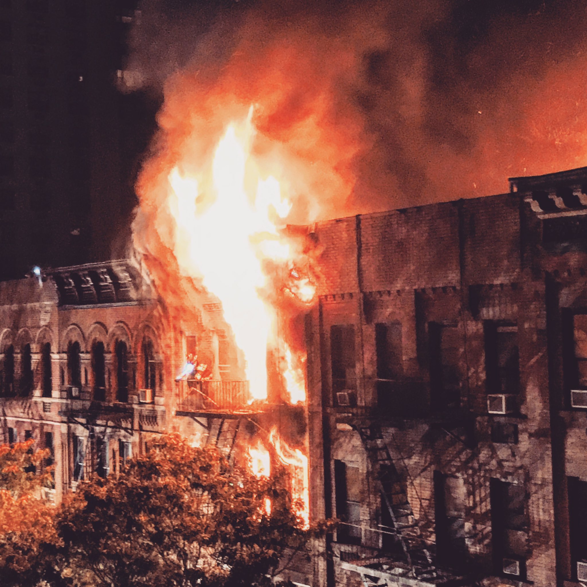 PHOTO: An apartment fire broke out in Manhattan, Oct. 27, 2016.