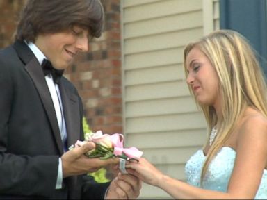 Teens Spend Big Money on Epic 'Prom-posals'