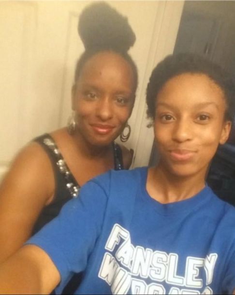 As Natural Hair Goes Mainstream One High School S Natural Hair