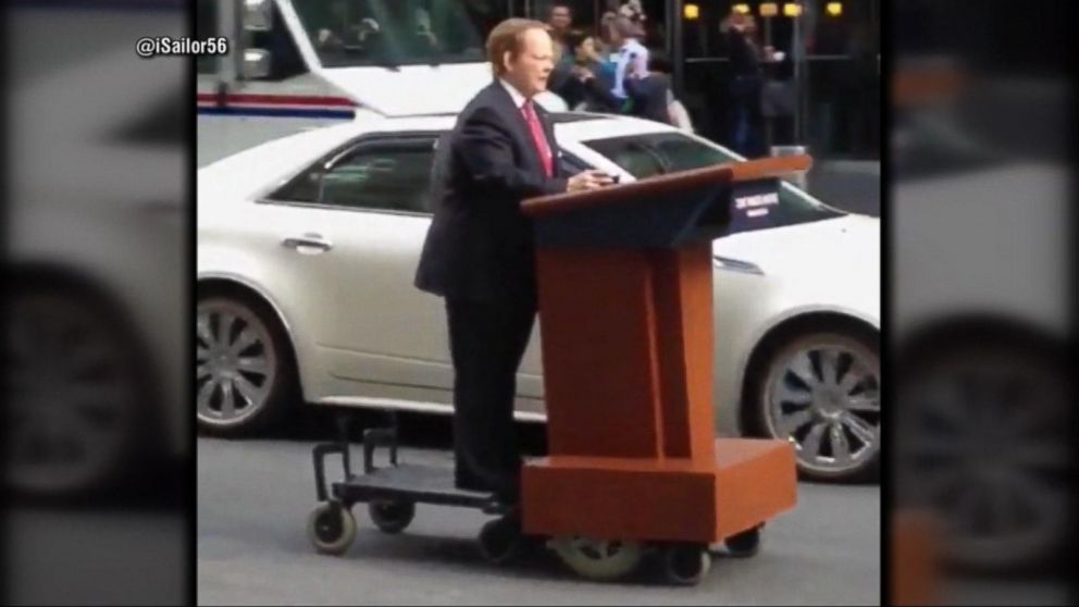 Video Melissa McCarthy hits the NYC streets as Sean Spicer for
