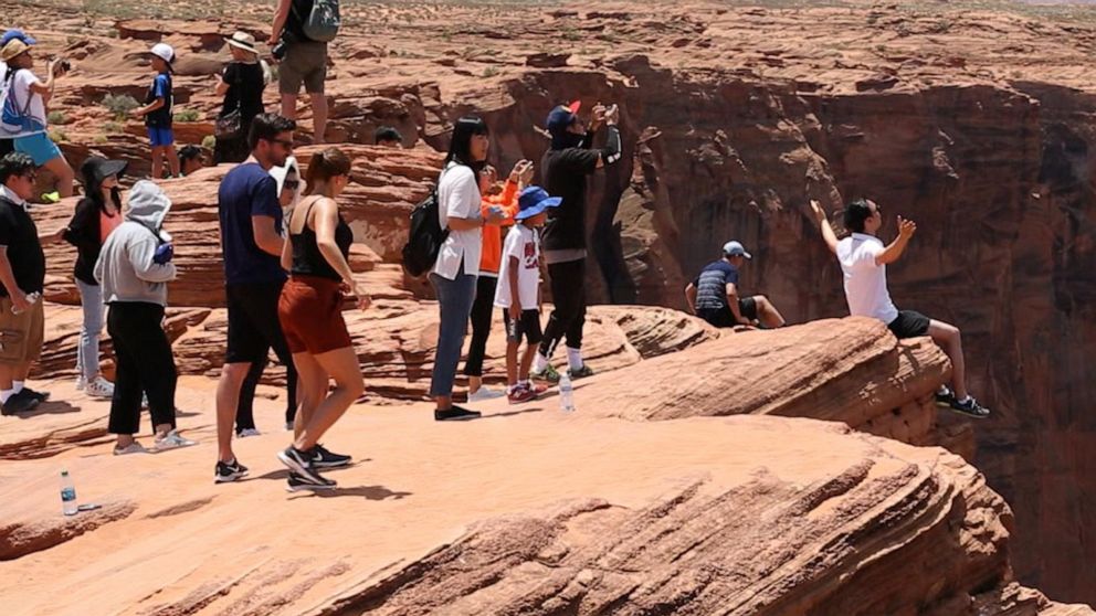 Grand Canyon Horseshoe Bend Other National Parks Overwhelmed By Insta Crowds Video Abc News