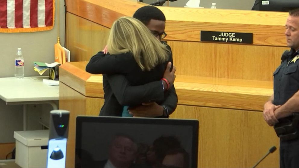 Extraordinary Act Of Mercy Brother Of Botham Jean Hugs And Images, Photos, Reviews