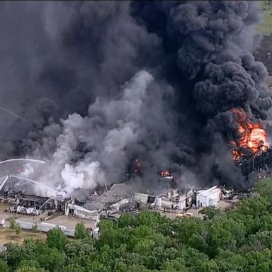 VIDEO: Illinois chemical plant fire threatens nearby river