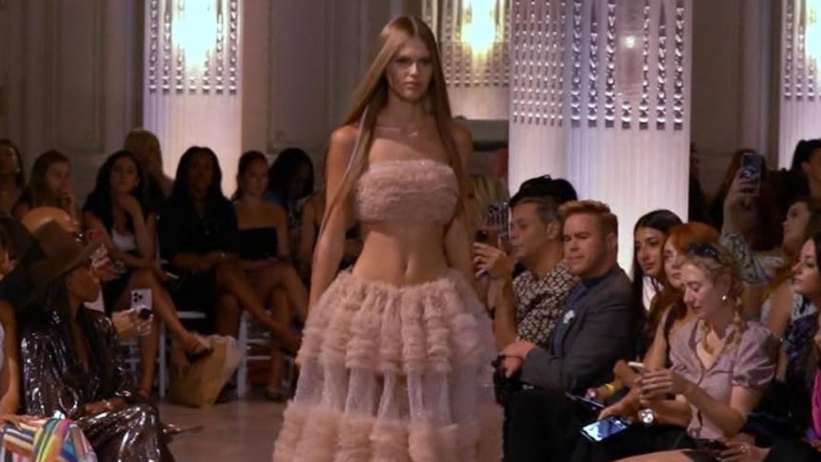 Blake Lively makes stylish appearance at New York Fashion Week