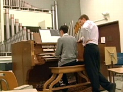 VIDEO: Small congregations find it difficult to pay well-trained organists.