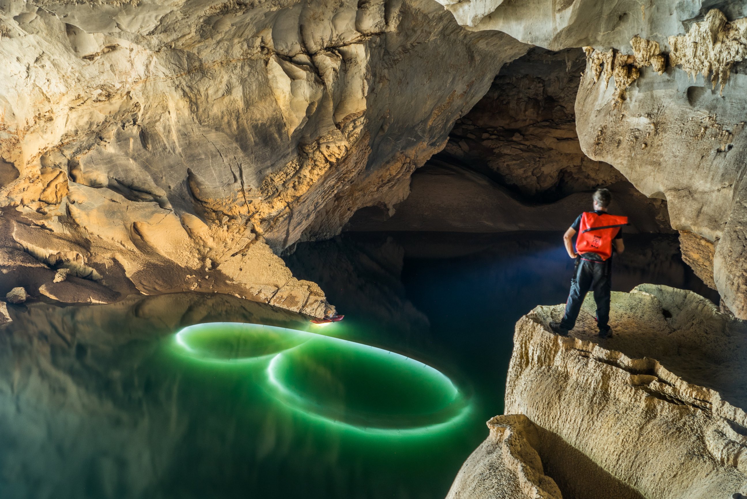 Интересные места в глубоком. Пещера Шондонг Вьетнам. Абхазия Крубера. Пещера Крубера. Пещера Шондонг фото.