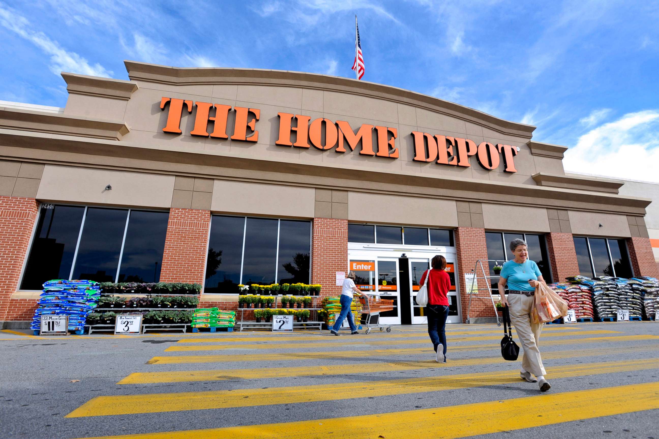 PHOTO: Customers walk outside a Home Depot store in Atlanta, Oct. 28, 2010.