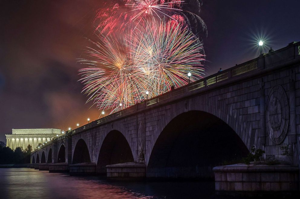 PHOTO: Fireworks burst over the Memorial Bridge and Lincoln Memorial during Independence Day celebrations on the National Mall in Washington, July 4, 2017.