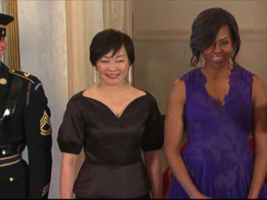 VIDEO: Michelle Obama wore a sleeveless gown by Japanese-born designer Tadashi Shoji at the Japanese state dinner.