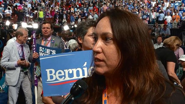 Video Delegates React To Sen Bernie Sanders Speech At The Dnc Abc News 