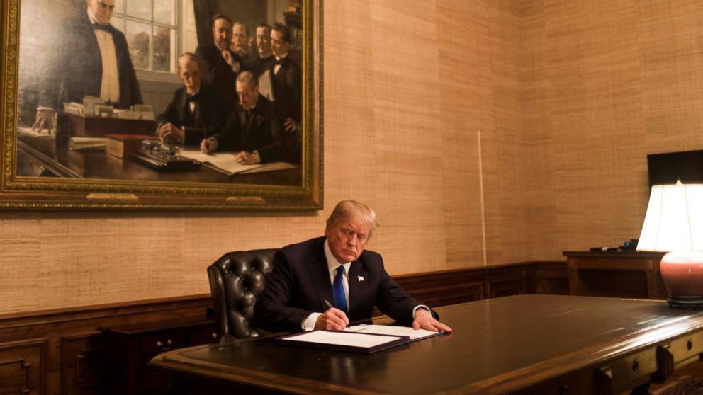 PHOTO: President Donald J. Trump signs H.R. 195 – Federal Register Printing Savings Act of 2017, including Extension of Continuing Appropriations Act, 2018, in the Treaty Room at the White House, Monday January 22, 2018, in Washington, D.C. 