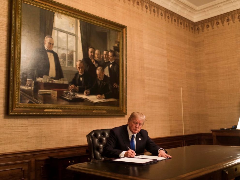 PHOTO: President Donald J. Trump signs H.R. 195 – Federal Register Printing Savings Act of 2017, including Extension of Continuing Appropriations Act, 2018, in the Treaty Room at the White House, Monday January 22, 2018, in Washington, D.C.