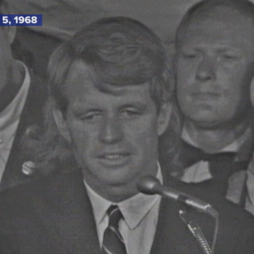 1968 ROBERT F KENNEDY Campaign Speech PHOTO 144-u 