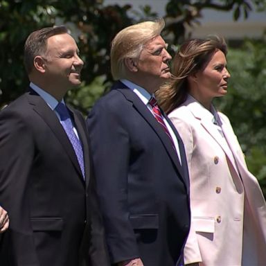 PHOTO: The president and first lady Melania Trump were joined by Polish President Andrzej Duda and his wife on the South Lawn. 